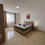 Beachside 2br By Adriatic Living Appartamento Durrës