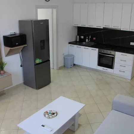 Beachside 2br By Adriatic Living *