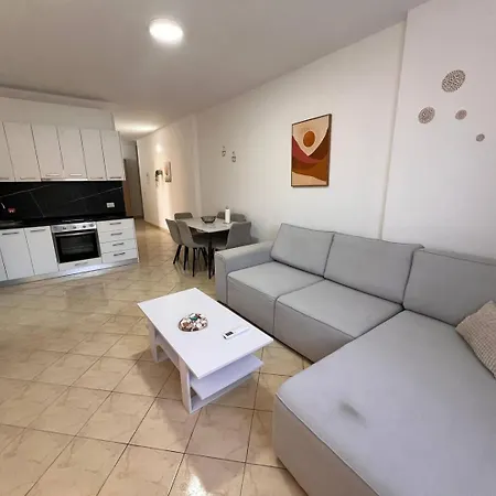 Beachside 2br By Adriatic Living *
