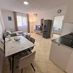 Beachside 2br By Adriatic Living * Durrës