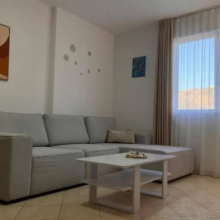 Beachside 2br By Adriatic Living Διαμέρισμα