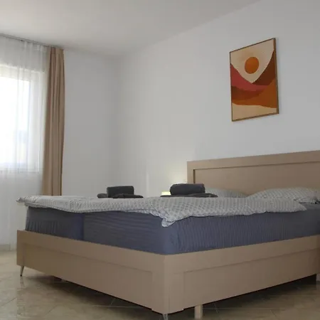 Beachside 2br By Adriatic Living *